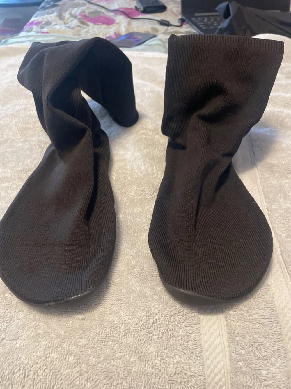 Yeezy sock shoes